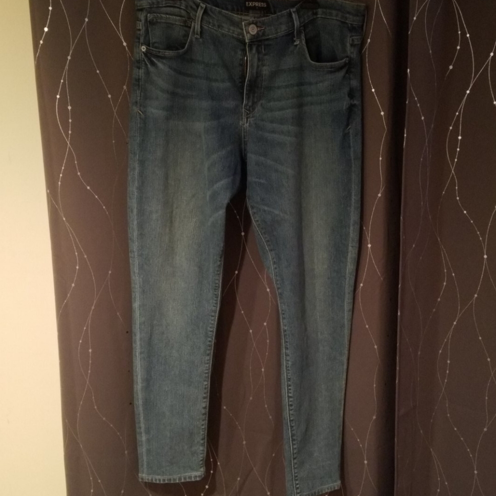 *SOLD* mid rise jeans